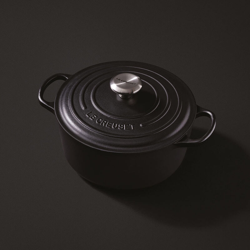 Le Creuset Signature Cast Iron Round Casserole 20cm image number 28